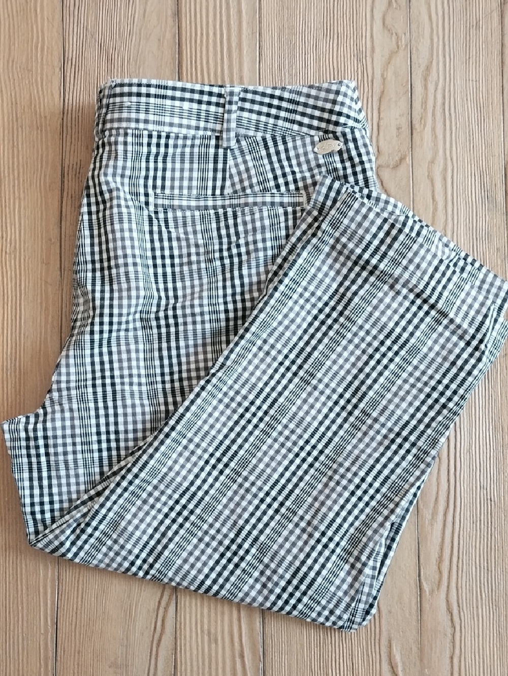 Black and White Greg Norman Collection Gingham Capris